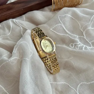 NAIDU Damen-Quarzuhr, goldenes Stahlband, kompaktes Design - 7