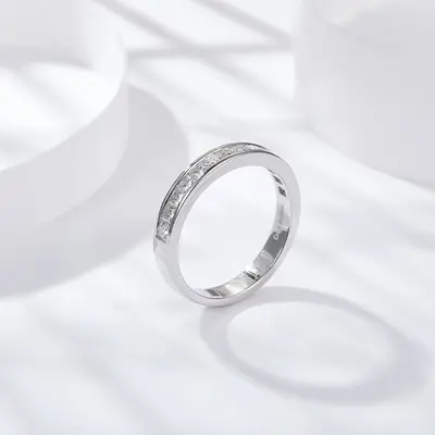 Quadratischer Prinzessinnen-Ring aus 925er Silber mit Moissanit