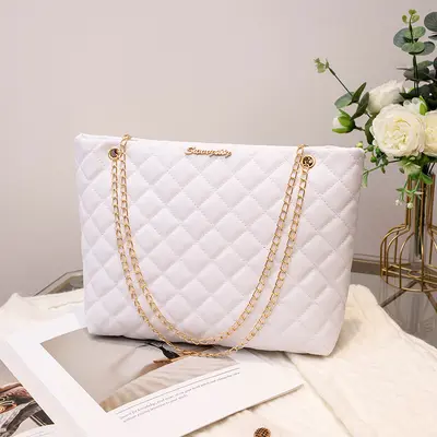 Große gesteppte Damen-Schultertasche mit Kette - 7