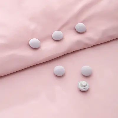Quilt holder, sheet holder, new model with one-click unlock feature, secure, non-slip, skin-friendly and mark-free holder - 13