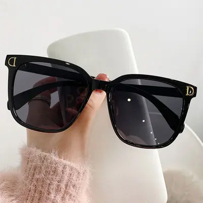 2026 Retro-Sonnenbrille mit D-Rahmen, Nietendetails und Verlaufsglas - 7