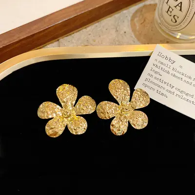 European and American Vintage Exaggerated Metal Earrings Women Designer Niche Luxury Minimalist Circle Earrings Light Luxury Flower Ear Hoops Ear Studs - 13