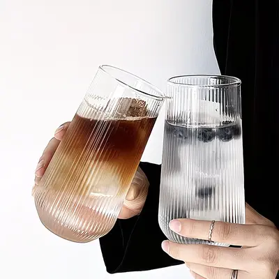 Hochborosilikat-Trinkglas, transparent, vertikale Streifen, einwandig
