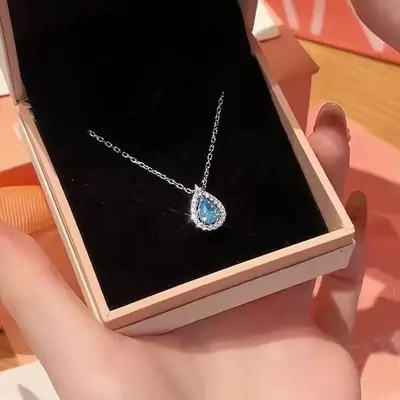 Titianstahl Blau Tränen Halskette Armband Wassertropfen Blitzeffekt Nischeneinfaches luxuriöses Schlüsselbein-Kettchen Geschenk für beste Freundin Fabrikgroßhandel