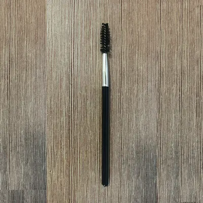 Spiral kirpik ve kaş fırçası, plastik saplı, tek parça