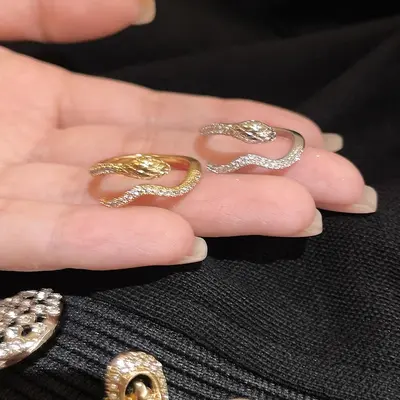 Premium design super flash diamond opening and adjustable ring finger ring for women with snake-shaped design, same style as internet celebrity ring