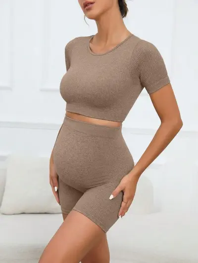 Maternity Yoga Set with Seamless Short Sleeve Top and Peach-Hip Shorts - 2