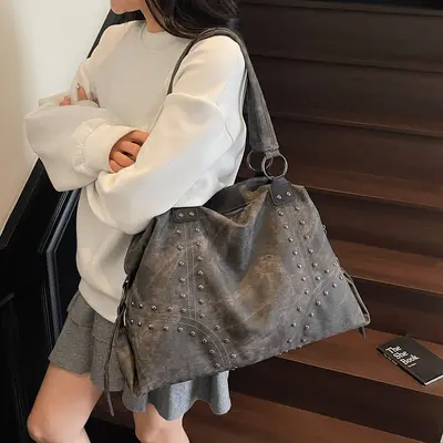 2026 Yeni Model Moda Perçinli Tek Omuz Çantası Büyük Kapasiteli Tote Çanta Kadın Yüksek Kalite Günlük Çok Amaçlı Kullanıma Uygun İçaltı Çanta