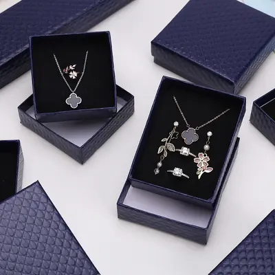 Nokta cennet ve toprak kapak kağit kutu mücevher kutusu kolye yüzük takı ambalaj kutusu moda kabartmalı doku mücevher kutusu toptan