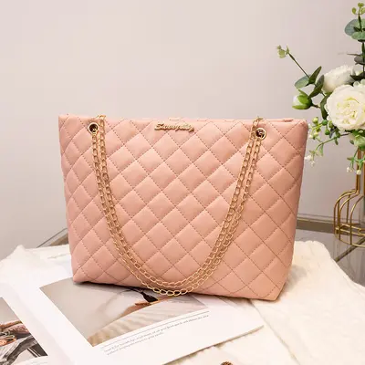 Große gesteppte Damen-Schultertasche mit Kette - 10
