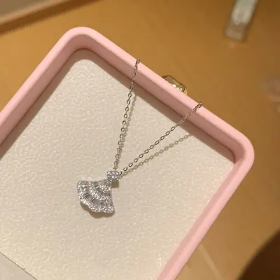 Prenses eteği kolye, oymalı tasarım, kilit kemeri zinciri