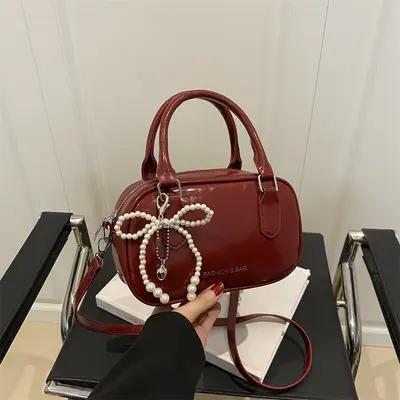 Kleine quadratische Damenhandtasche mit Perlen-Schleife - 2