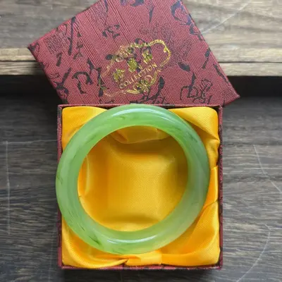 Antik-chinesisches Jade-Armband mit schwebendem grünem Eis - 10