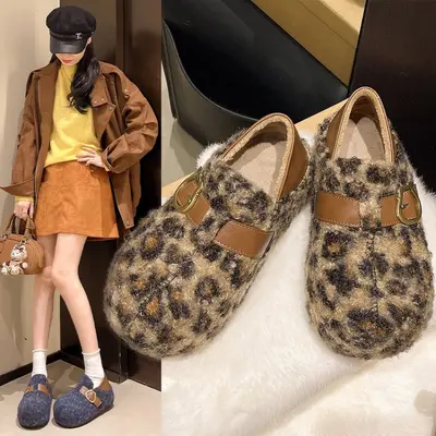 Kadın leopar desenli peluş ayakkabı, cırtlı, polar astarlı