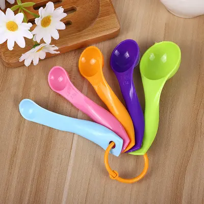 Mutfak pişirme araçları renkli ölçüm kaşığı beş parçalı set ölçekli plastik süt tozu kaşığı ölçüm kaşığı çocuk oyuncak seti - 7
