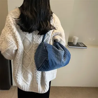 Damen-Umhängetasche aus Jeans mit Rautensteppung - 3