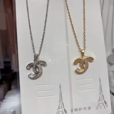 Sınır ötesi popüler titanyum çelik kolye, tasarımcı kolye, Chanel tarzı kolye, tasarımcı takı, tasarımcı aksesuar kolye toptan satış