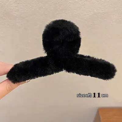 Plush paw clip for women, luxurious large hair claw clip for autumn and winter, shark clip for thick hair, hair accessory. - 8