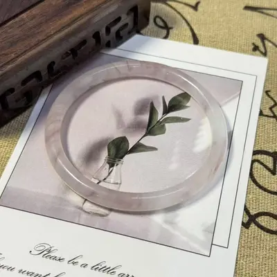 Neuer chinesischer Stil Glas Jade ähnlich Eis transparent Jingle Armreif, dicker runder Stab, Nischen Antikstil, vielseitiger dicker Armreif für beste Freunde.