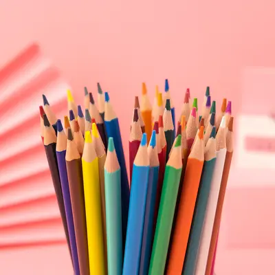 Çocuk renkli yağlı pastel seti, kova ambalaj ve kalem