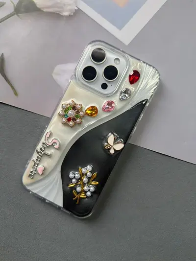 iPhone 17 Pro Max kılıfı, inci kolye ve kelebek dekorasyon - 9