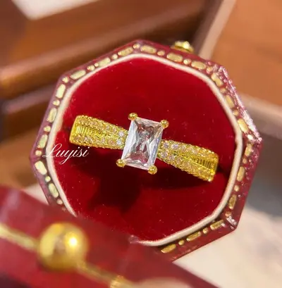 Women's Vintage Sugar Cube Ring, Micro-Pavé, Light Luxury - 7