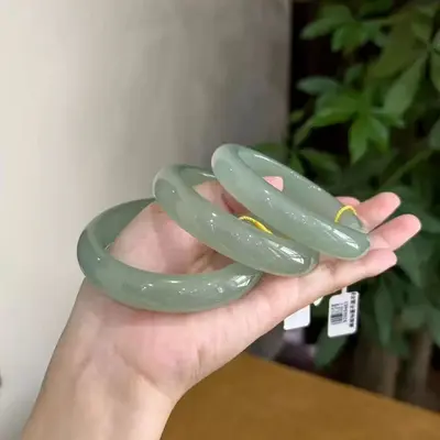 批发和田玉色晴水手镯湖水绿圆条冰种青白玉扁条茶色天然东陵玉镯