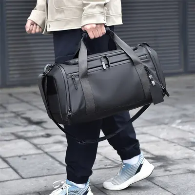 Travel bag with dry and wet shoe compartments, large capacity