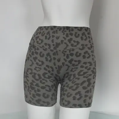Yüksek Belli Üç Çeyrek Kadın Yoga Şortu, Leopar Desenli, Kalça Kaldırıcı - 11