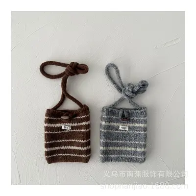 Kinder-Strickhandtasche mit Kontraststreifen - 4