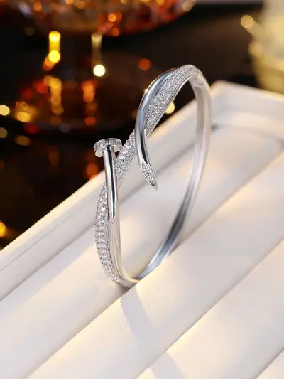 Hochwertiges Mikro-Pavé-Zirkonia-18K-Goldplattierter Nagel-Armband für Damen, europäisch-amerikanischer Luxus-Nischendesign - 8