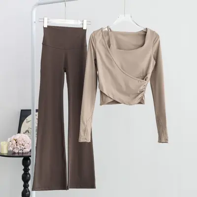 Damen Yoga-Set, schmal geschnittenes Langarmoberteil mit Brustpolster - 1