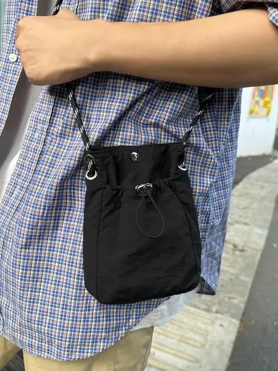 Sommerlichte Canvas-Sporttasche mit Schultergurt Mini-Umhängetasche Nylon-Handytasche für Damen 2026 Neukollektion
