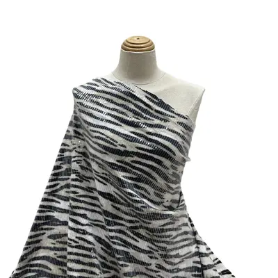 Zebra desenli bambu çubuklu kadife kumaş, pullu nakış