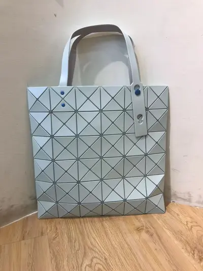 Damen-Tote-Bag matt, Rautensteppung, sechs Fächer - 10