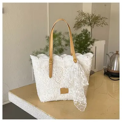 Große Damen-Schultertasche mit Spitzendesign - 1