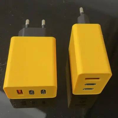 Yeni ürün PD65W akıllı şarj başlığı çift Tip-C + tek USB adaptörlü çok fonksiyonlu cep telefonu hızlı şarj cihazı