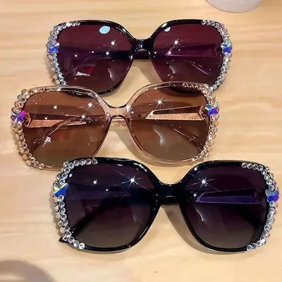 Große Sonnenbrille mit Strasssteinen und UV-Schutz - 2