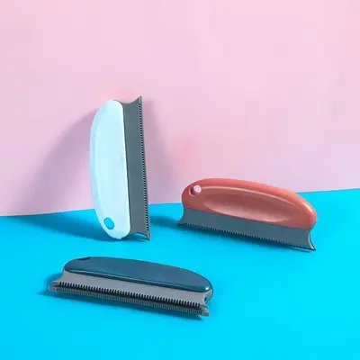 Manual lint remover brush for furniture and pet hair