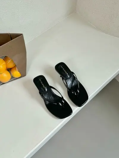 ALIGUIFEI Thin Heel Flip-Flops - 7
