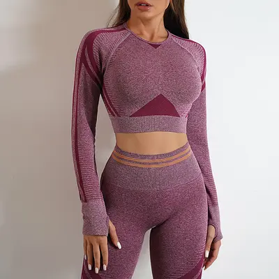 Kadın örgü yoga kıyafeti seti, spor şortu ve fitness üstü - 11