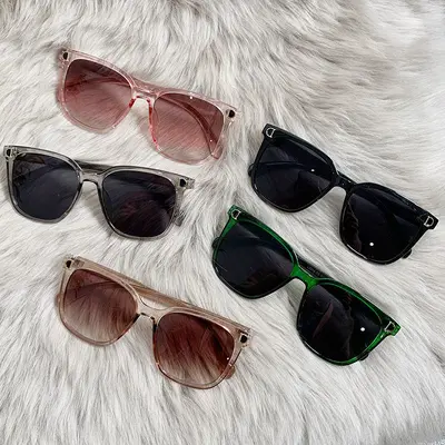 2026 Retro-Sonnenbrille mit D-Rahmen, Nietendetails und Verlaufsglas - 5