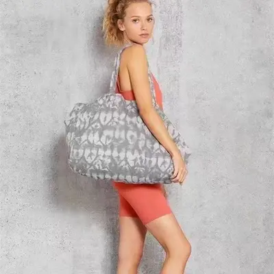 Yoga bag, fitness bag, canvas bag, outdoor sports bag, large capacity portable shoulder bag, hello camouflage bag