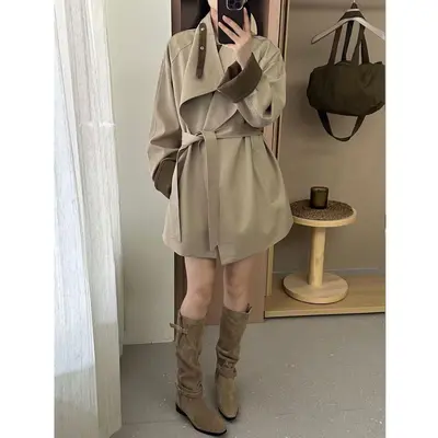 Damen Trenchcoat in Khaki mit Kontrastfarben, Bindegürtel, locker geschnitten, Herbst - 2