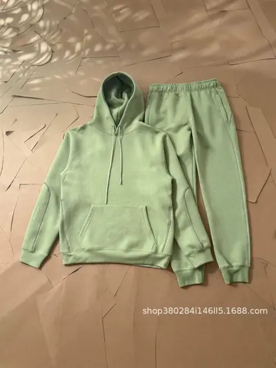 Kapüşonlu sweatshirt takımı yansıtıcı şerit