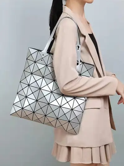 Classic Six-Grid Diamond Quilted Large Capacity Tote Bag - 3