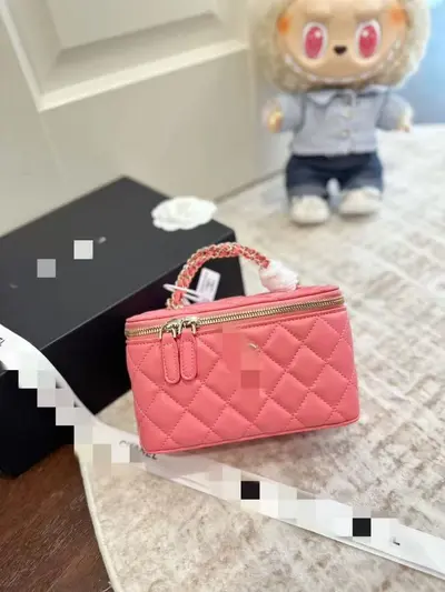 Women's Genuine Leather Diamond-Quilted Chain Crossbody Bag - 11