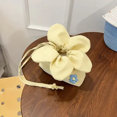 Girly Kalp Çiçek Çanta Ins Tarzı Tek Omuz Crossbody Kova Çanta Çift Taraflı Büyük Kapasiteli İşe Gidip Geliş Cep Telefonu İpli Çanta