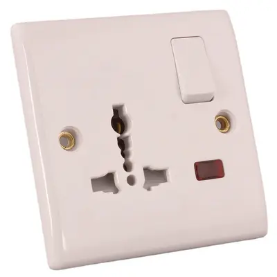 Britisches Standard-Bakelit-Steckdosenpanel, 13A Dreifach-Steckdose