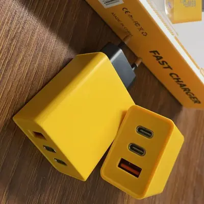 Yeni ürün PD65W akıllı şarj başlığı çift Tip-C + tek USB adaptörlü çok fonksiyonlu cep telefonu hızlı şarj cihazı
